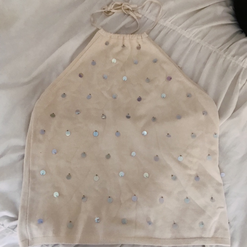 The limited halter top ⭐️